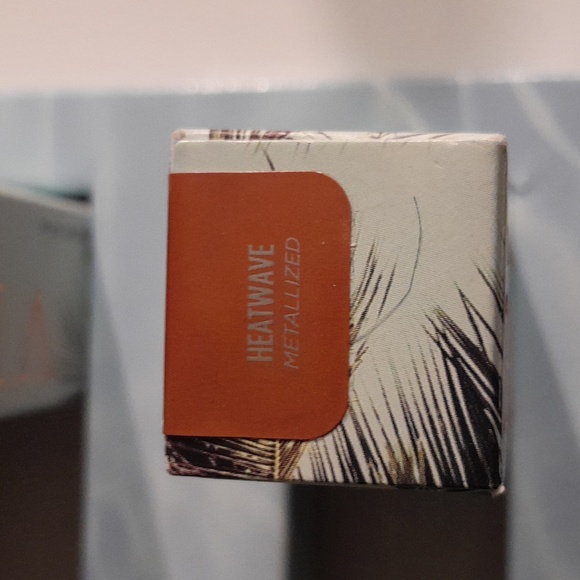 ONE OF A KIND URBAN DECAY BEACHED MAKEUP VAULT COLLECTION - Picture 5 of 13